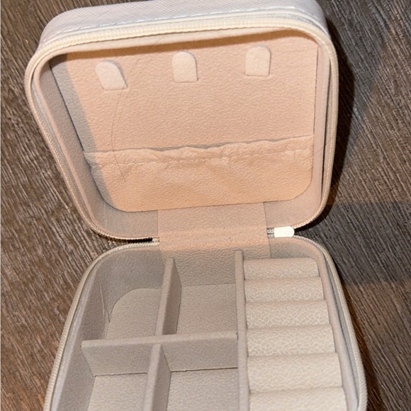 Cat Mom Jewelry travel case. Zip Close - Teal - Picture 2 of 2